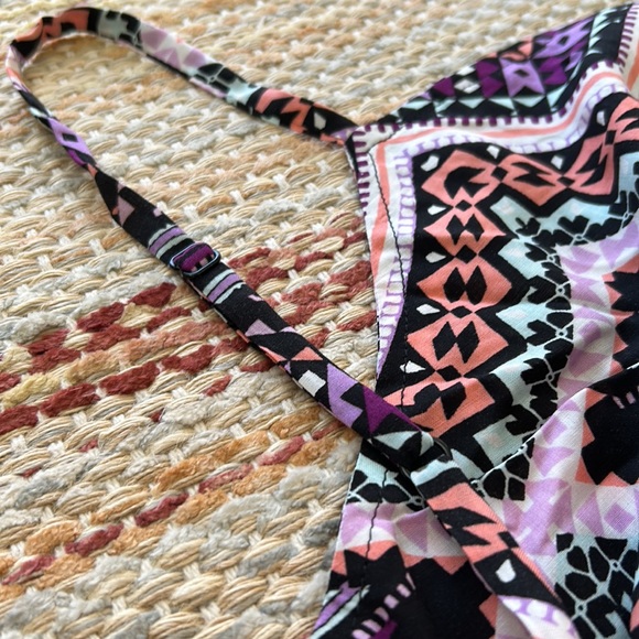 NWT - sexy and colorful little open-back crop top ~ Express size Medium - Picture 4 of 8